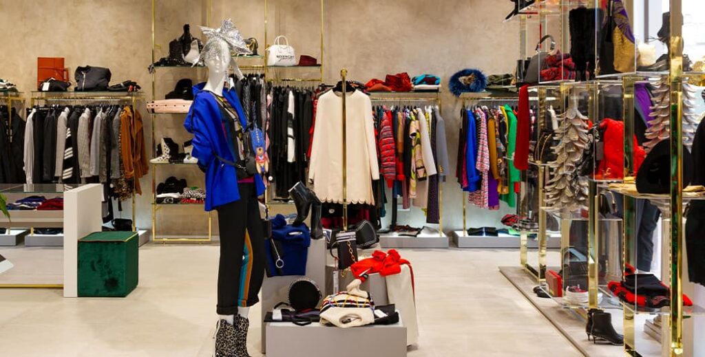 Negozio abbigliamento progettato e realizzato da Spettacolo Design
