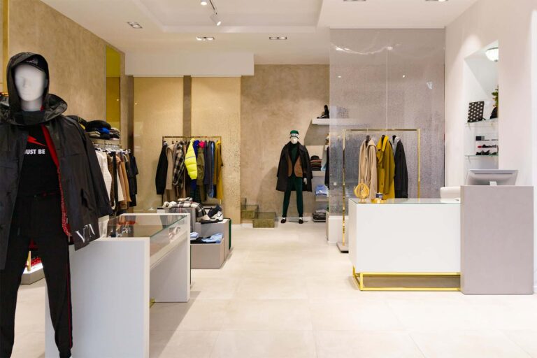 Negozio abbigliamento progettato e realizzato da Spettacolo Design