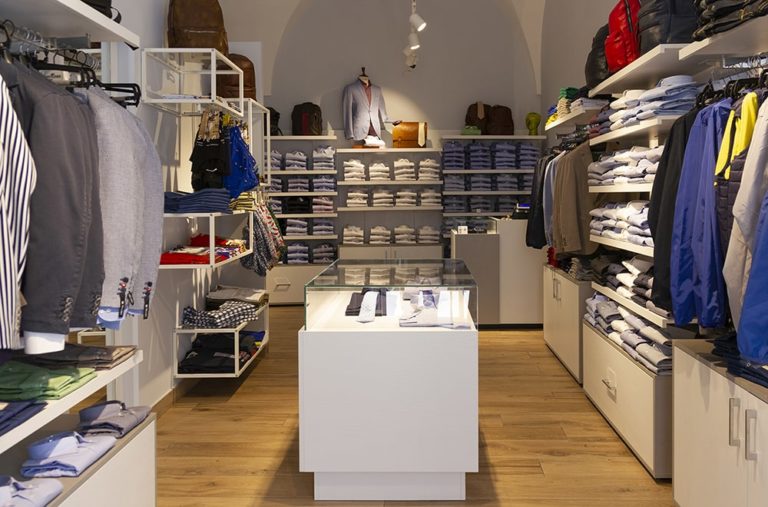 Realizzazione arredamento per camicerie Spettacolo Design