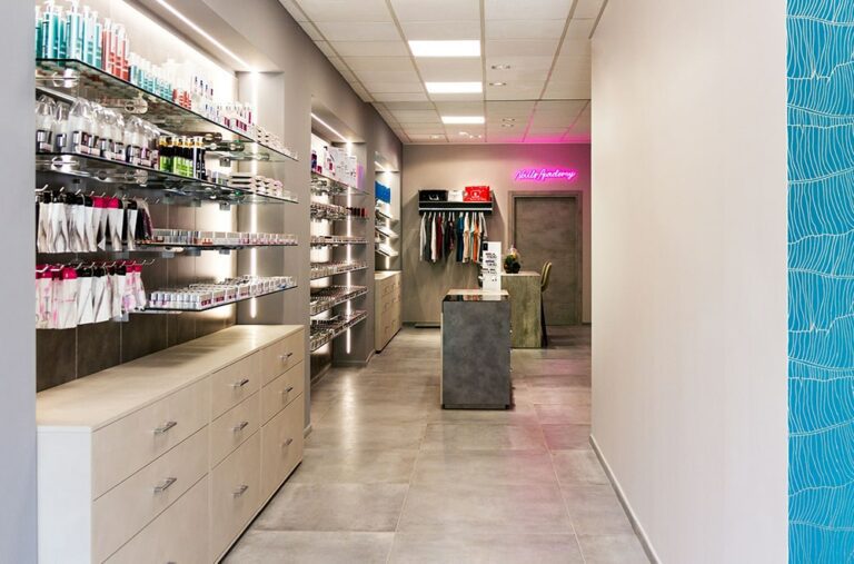 Negozio profumerie e nail center, progetto e realizzazione di Spettacolo Design