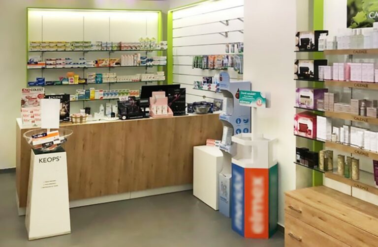 Arredamento parafarmacie: progettazione e realizzazione di Spettacolo Design