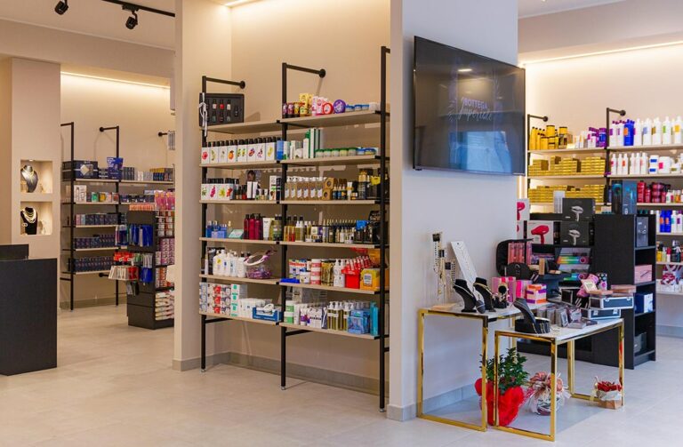 Progettazione e realizzazione profumeria a cura di Spettacolo Design
