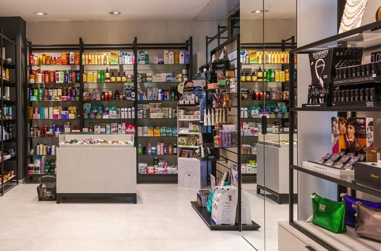Progettazione e realizzazione profumeria a cura di Spettacolo Design