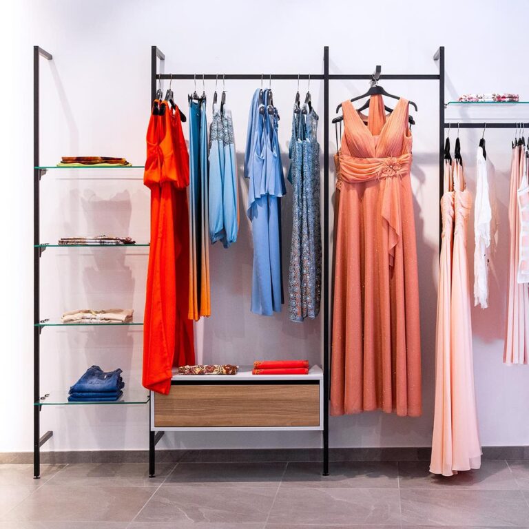 Arredo negozio abbigliamento, progetto e realizzazione a cura di Spettacolo Design
