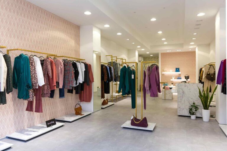 Negozio abbigliamento e accessori progettato e realizzato da Spettacolo Design