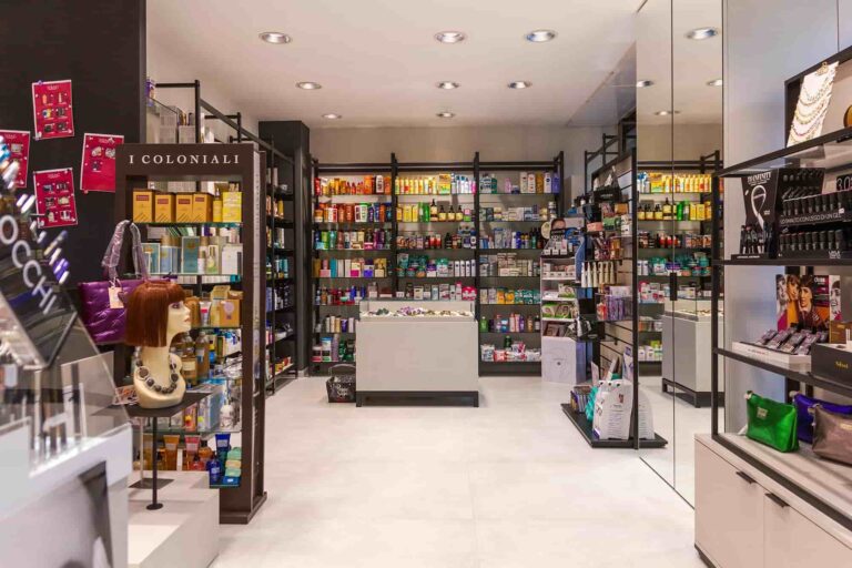 Arredamento profumerie: progetto d'arredo curato da Spettacolo Design