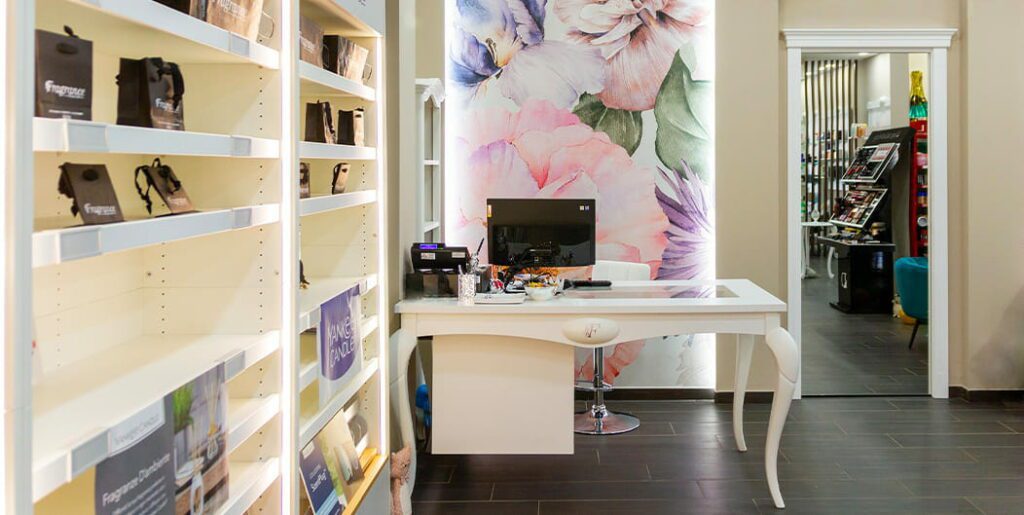 Arredamento profumerie: progettazione e realizzazione curate da Spettacolo Design