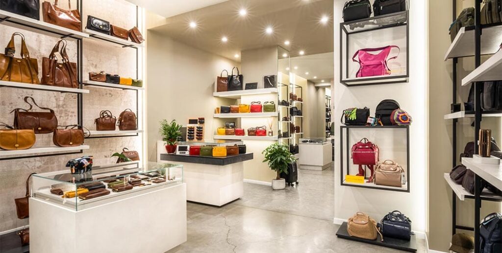 Negozio borse e accessori progettato e realizzato da Spettacolo Design
