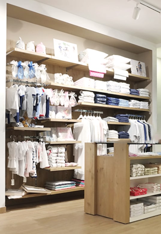 Arredo negozio intimo e corredo: progettazione e realizzazione di Spettacolo Design